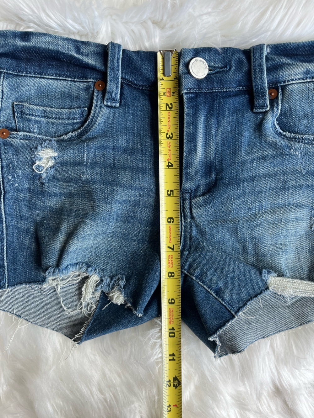 🆕 BlankNYC The Astor Cut Off Shorts Distressed Denim Blue jeans Size 25 - Picture 11 of 14